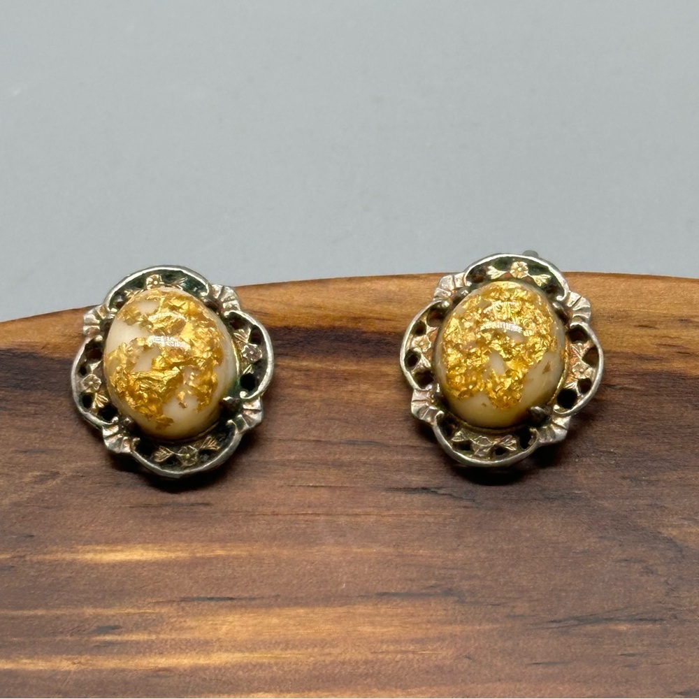 Vintage Lucite Gold Flakes Silver Tone Floral Clip On Earrings Jewelry 0.75”